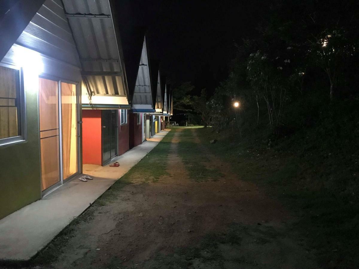 Baan Rai Pray Rung Kaeng Krachan Ban Tha Ling Lom المظهر الخارجي الصورة
