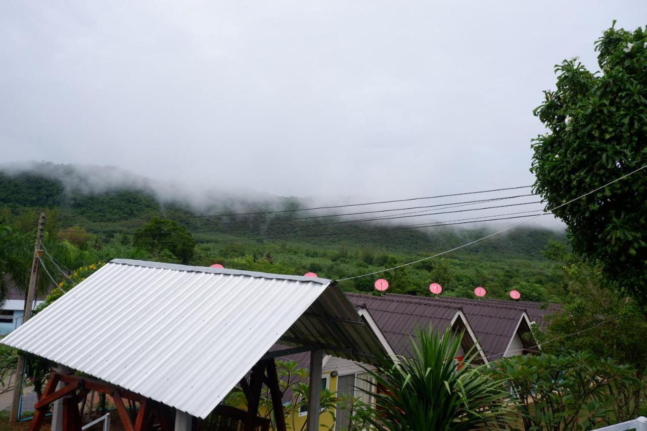 Baan Rai Pray Rung Kaeng Krachan Ban Tha Ling Lom المظهر الخارجي الصورة